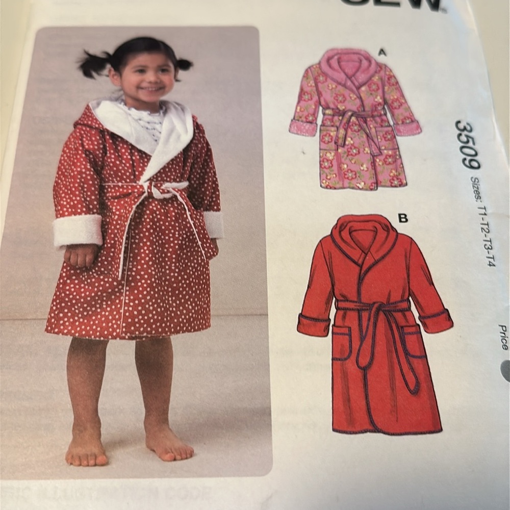 KWIK SEW Pattern 3509 Toddlers Robes T1 -T2 -T3 -T4